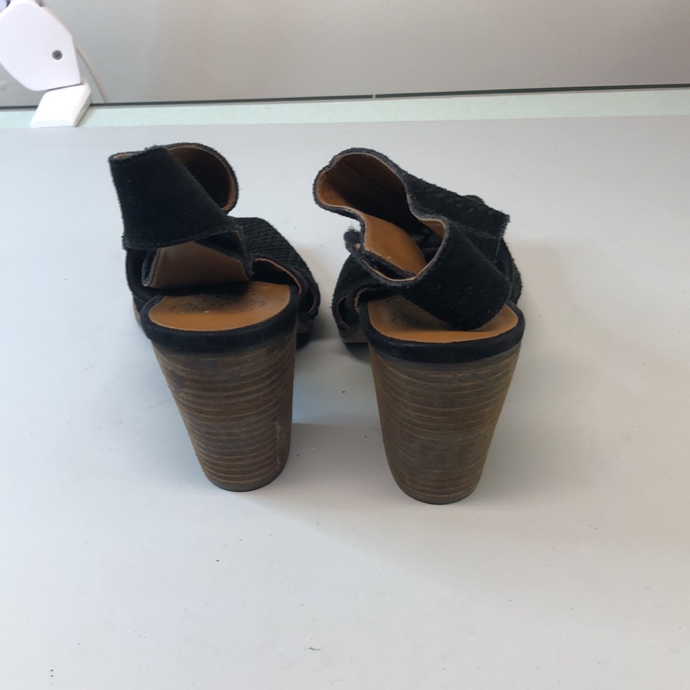 Cute, block heeled, open toed sandals - Picture 9 of 10